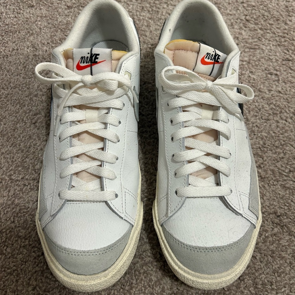 Men’s Nike Blazer. Size: 9.5